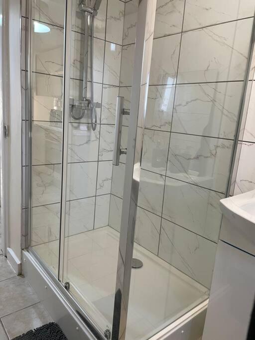 Modern 1 Bed Apartment In The City Centre Of Derby Exterior photo